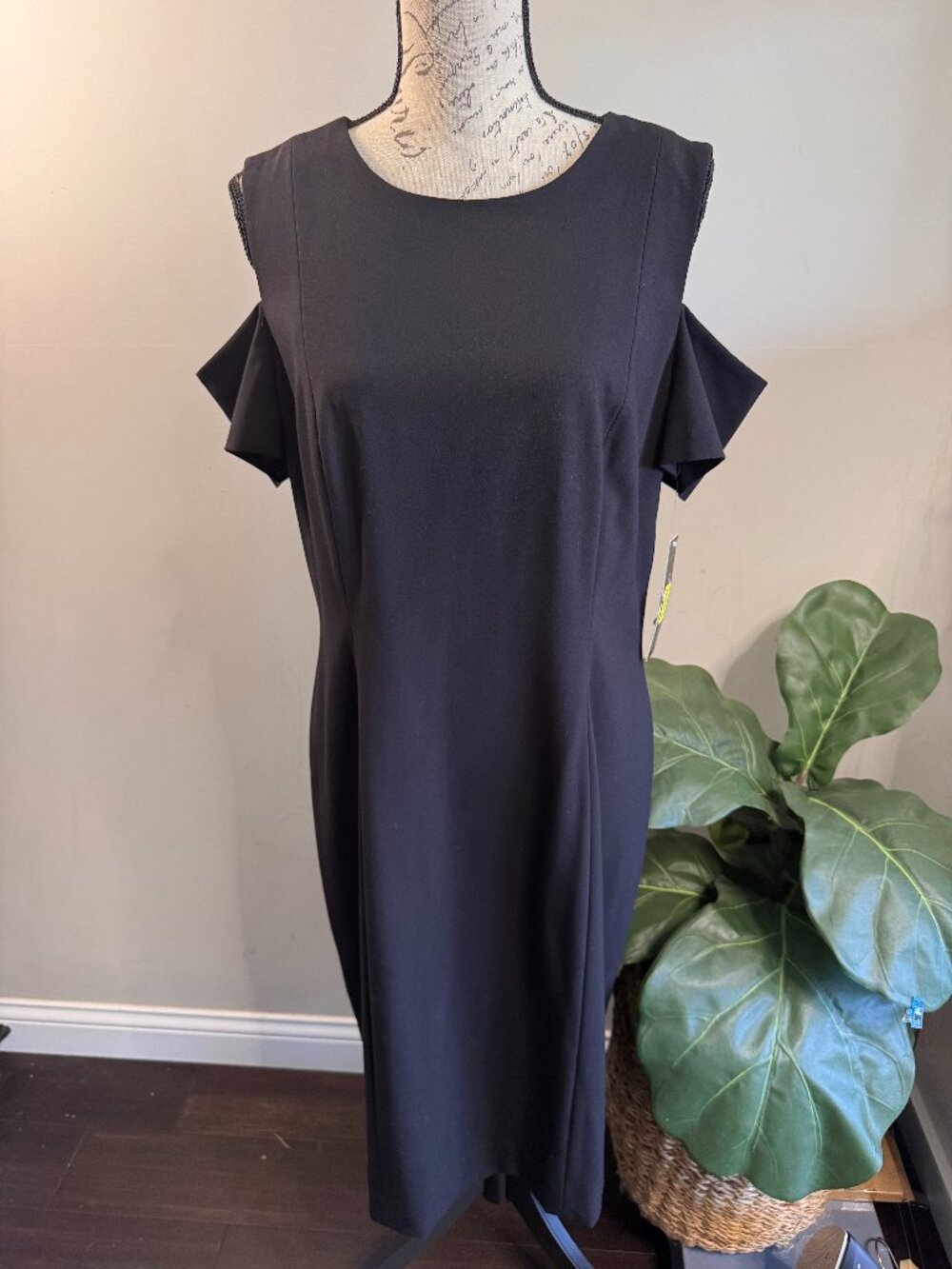 Tahari Black sheath evening dress size 14 NWT‎